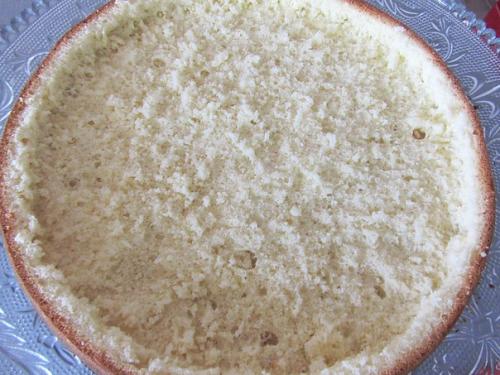 Июньский торт?   Отличный бисквит со свежей клубникой. 04