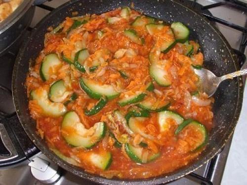 Ароматная курица с кабачками в соусе. 02