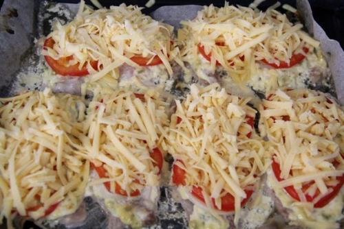 Свинина, запеченная с помидорами и сыром. 05