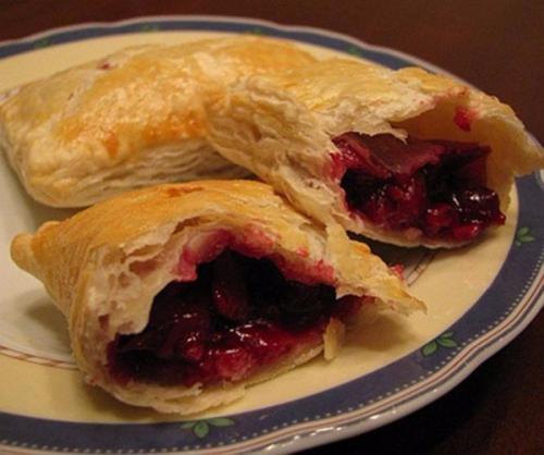 Слоечки с вишневой начинкой.