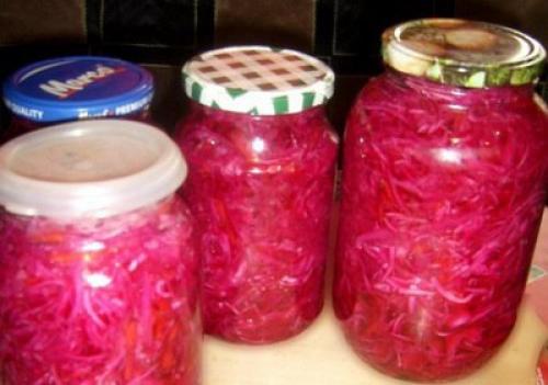 Маринованная краснокочанная капуста.