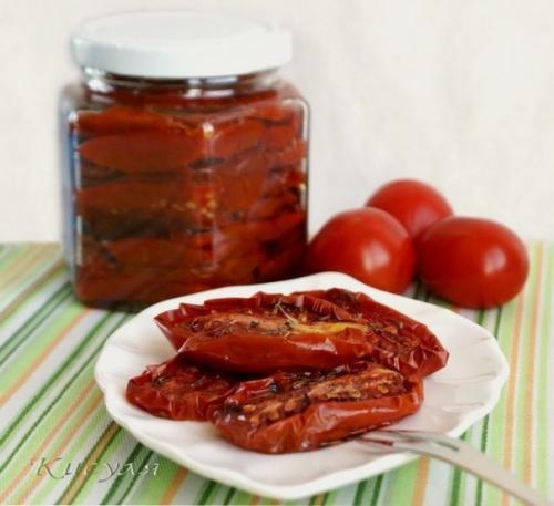 Безумно вкусные вяленые помидоры.