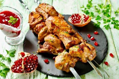Шашлык из свинины на гранатовом соке.

