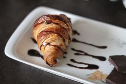 Французские круассаны.  Круассаны на завтрак - это классика. 08