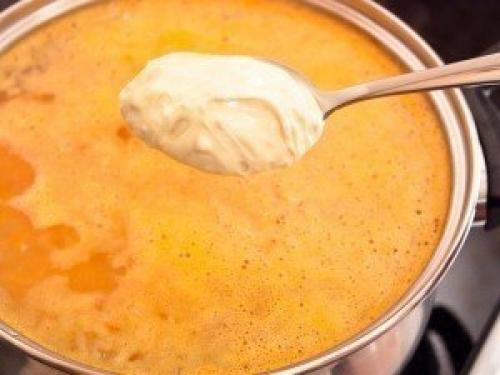 Сырный суп.  Сырный суп, незаменим в промозглую погоду, отведав его на душе становится теплее. 07