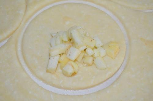 Яблочные пирожки из сырного теста. 04