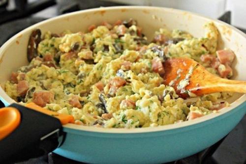 Яичница - болтунья в слоёном тесте. 05