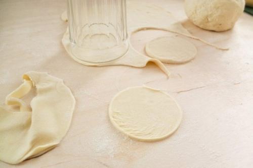 Пельмени.  Ингредиенты:   - Говядина (или баранина, или свинина) - 300 г. 03