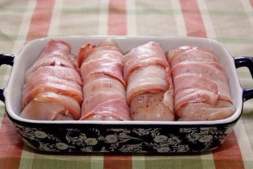 Куриные грудки, фаршированные козьим сыром и зеленью.