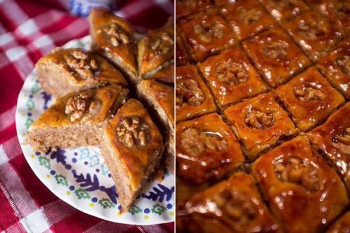 Пахлава.   С богатой ореховой начинкой, сладкая, с медовым ароматом и, самое главное, очень мягкая внутри!