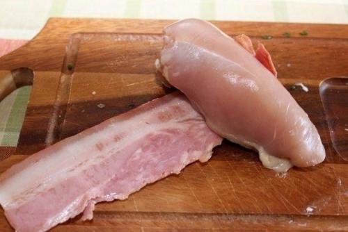 Куриные грудки, фаршированные козьим сыром и зеленью.