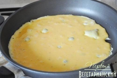 Омлет с грибами, помидорами и сыром. 05