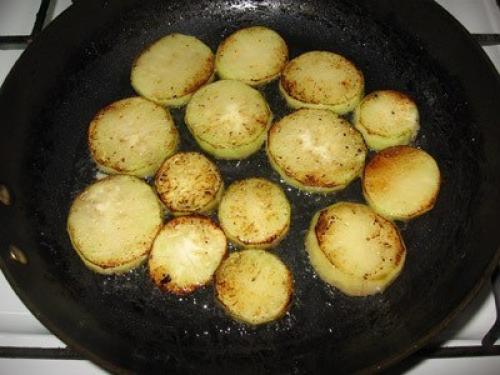 Простейшая мусака (запеканка с баклажанами и фаршем). 04