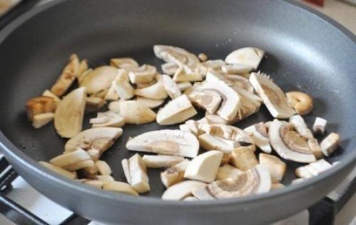 Омлет с грибами, помидорами и сыром. 02