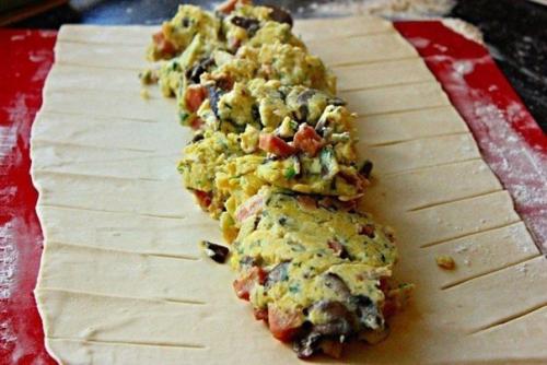 Яичница - болтунья в слоёном тесте. 08