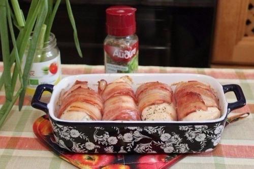 Куриные грудки, фаршированные козьим сыром и зеленью.