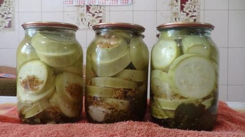 Кабачки на зиму с горчицей и чесноком.