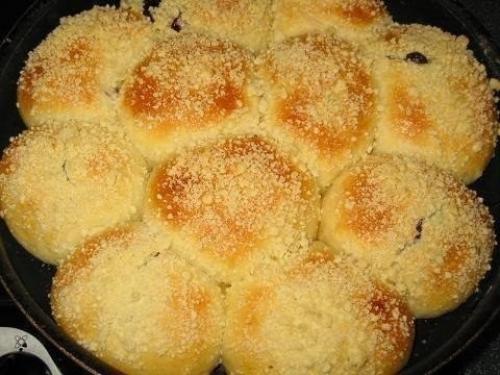 Булочки с наполнителем и посыпкой. 04