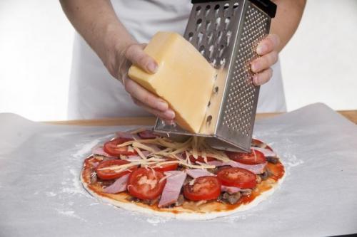 Пицца с ветчиной и грибами. 03