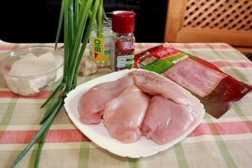 Куриные грудки, фаршированные козьим сыром и зеленью.