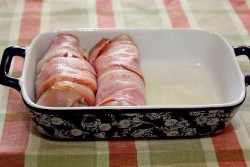 Куриные грудки, фаршированные козьим сыром и зеленью.