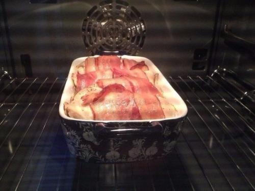 Куриные грудки, фаршированные козьим сыром и зеленью.