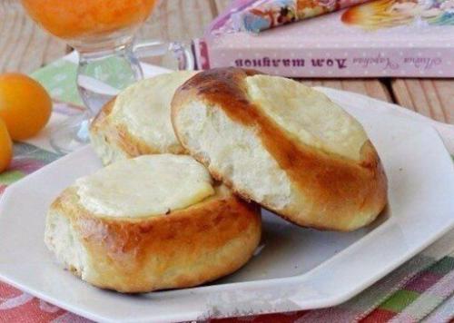 Пышные домашние ватрушки с творогом.