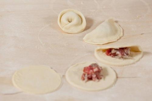 Пельмени.  Ингредиенты:   - Говядина (или баранина, или свинина) - 300 г. 04