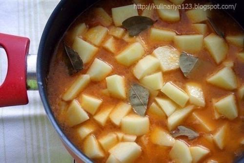 Картошечка, тушенная с мясом. 05