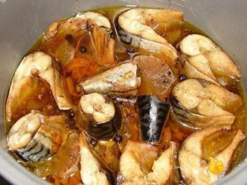 Тушеная скумбрия.  Очень вкусно, а сколько пользы!