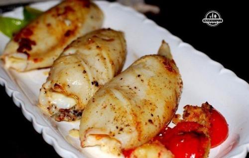 Кальмары.  Ингредиенты:   - Тушки кальмаров 2-3 шт.