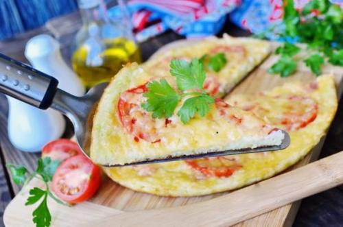 Пицца на кабачковой основе.