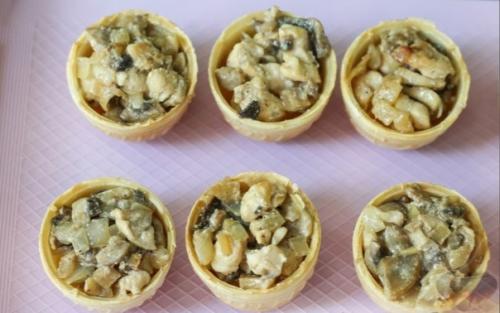 Тарталетки с курицей, грибами и сыром. 01
