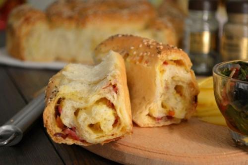 Порционный пирог с сыром и колбасой. 09