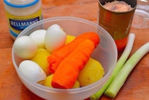 Салат мимоза.  Ингредиенты: 01