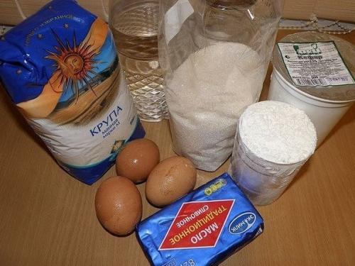 Пирог Манник.  Это очень простой и вкусный пирог, который фактически готовится из подручных продуктов. 01