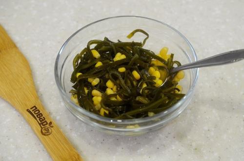 Крабовый салат с морской капустой. 01