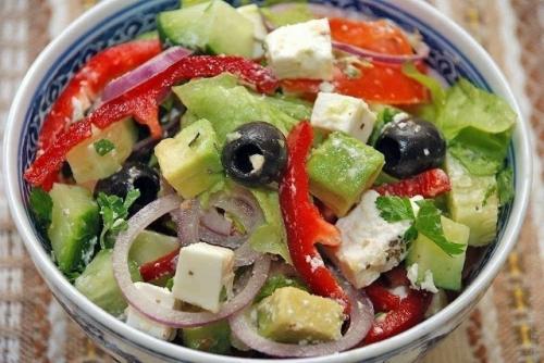 Интересный на вкус, красивый и модный салат!  