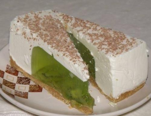 Желейный тортик из киви и сметаны без выпечки.