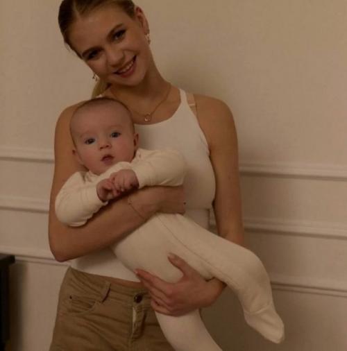 Я Перестану Кормить Грудью Мишу, и моя Фигура Улучшится: Александра Трусова показала живот после родов. 02