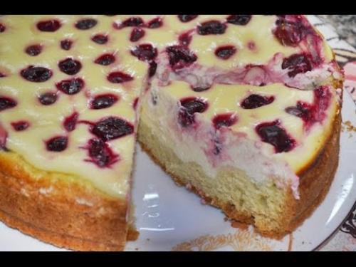 Нежный пирог с ягодами и сметанной заливкой. 01