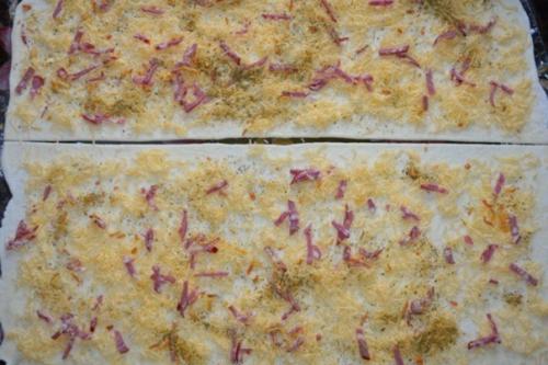 Порционный пирог с сыром и колбасой. 04