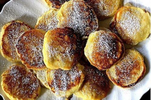 Яблочные оладушки.   Они легкие и быстрые в приготовлении, вполне диетичные, а главное очень вкусные! 05