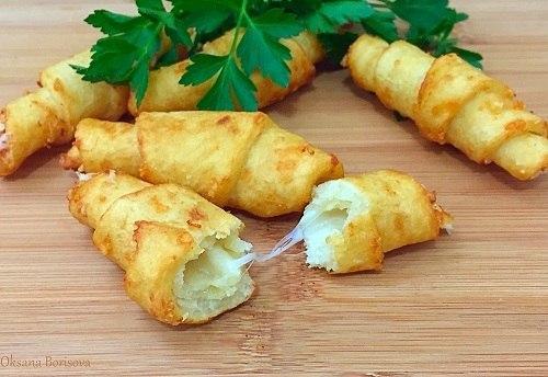 Картофельные рогалики с сыром.

