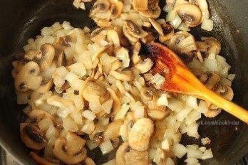 Баклажаны, фаршированные грибами и фаршем.