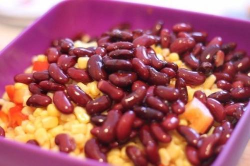 Вкусный овощной салат с красной фасолью. 05