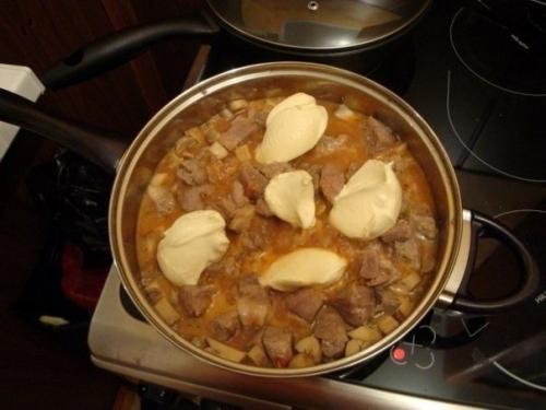 Мясо в сырном соусе. 05