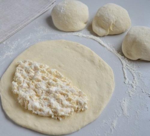 Хачапури.  Ингредиенты:  * кефир - 1 стак. 06