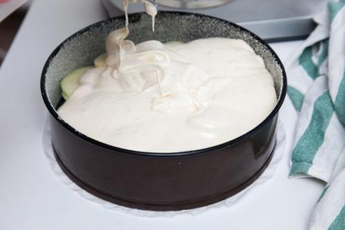 Шарлотка.  Ингредиенты:   Яблоки - 3-4 шт. 04