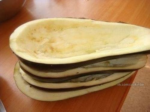 Баклажаны, фаршированные грибами и фаршем.